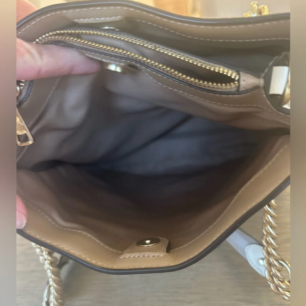 Coach Cammie Chain Bucket Bag in Light Khaki/Chalk - Picture 15 of 16